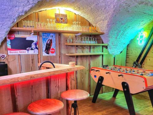 Cosy Lodge au pied de l'Alpe D'Huez Sport et Detente Jacuzzi Piscine Sauna Bar Billard Over view