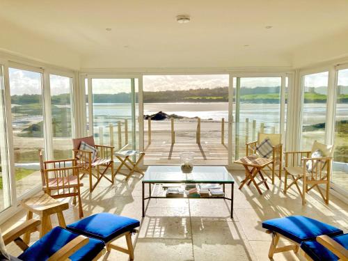Hotelli välisilme, House on the Beach in Valley