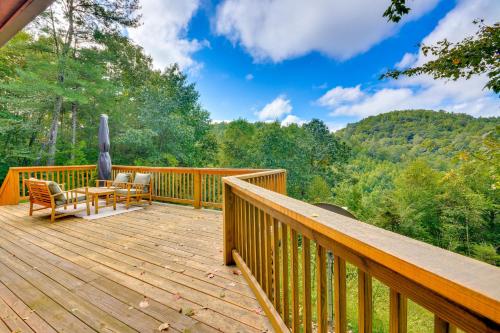 Pet-Friendly Woodlawn Cabin with Mtn View and Fire Pit