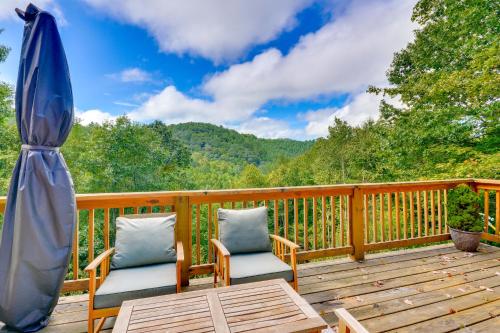 Pet-Friendly Woodlawn Cabin with Mtn View and Fire Pit