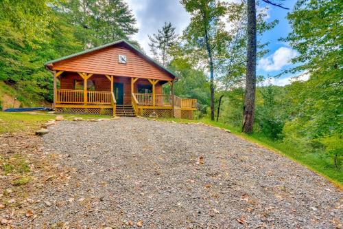 Pet-Friendly Woodlawn Cabin with Mtn View and Fire Pit