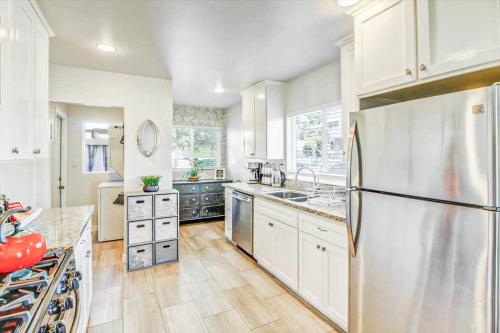 Modern 2-Bedroom Haven in the Heart of LA- HUD-VP in Los Angeles, USA