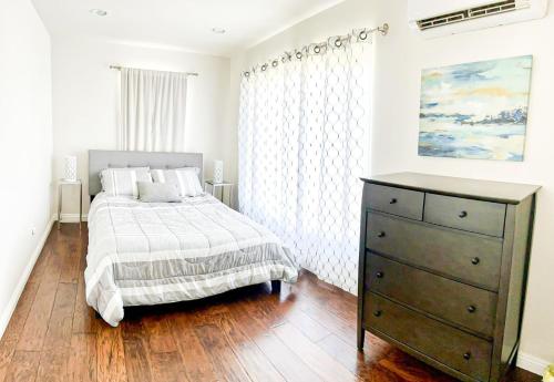 Modern 2-Bedroom Haven in the Heart of LA- HUD-VP in Los Angeles, USA