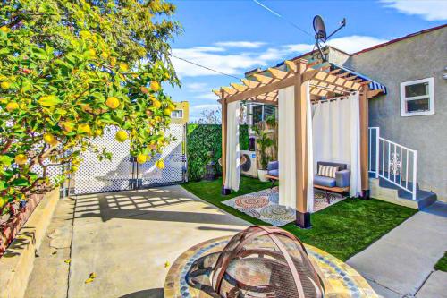 Modern 2-Bedroom Haven in the Heart of LA- HUD-VP in Los Angeles, USA
