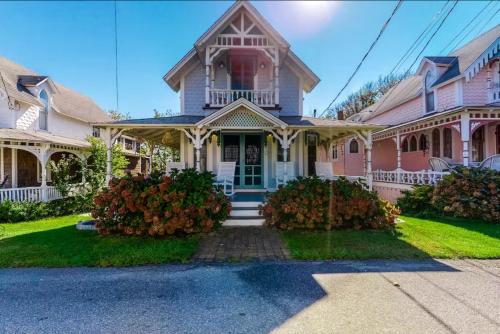 Queen's Vintage Cottage