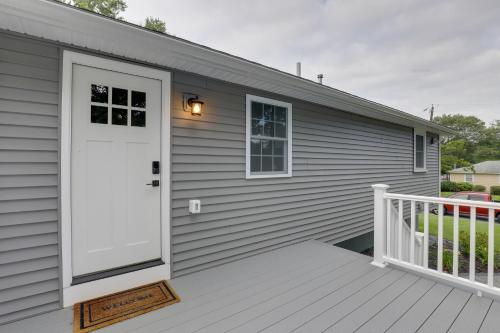 Beautiful 3 BR Home with Workspace 20 Min to Boston in 貝德福德