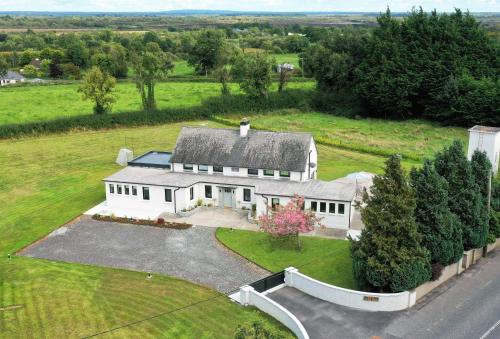 Dillon School House - Luxury in the countryside in Strokestown
