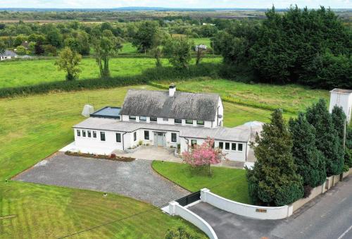 Dillon School House - Luxury in the countryside