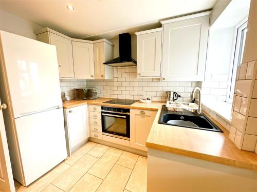 Cosy Country Escape | Fireplace & Views | Leeds & York, Leeds (photo 10)
