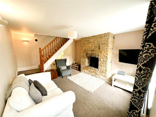 Cosy Country Escape | Fireplace & Views | Leeds & York, Leeds (photo 3)