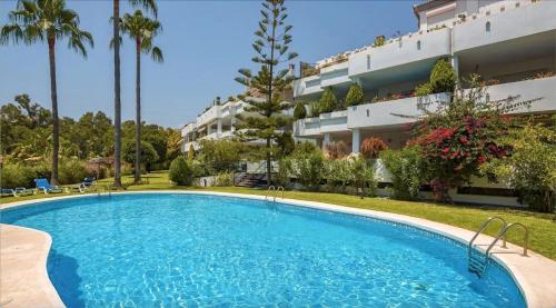 Penthouse Balcon de Puente Romano with Sea Views