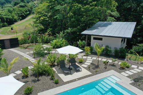 New Listing - Heliconia Casita AC/Pool/Paved Road