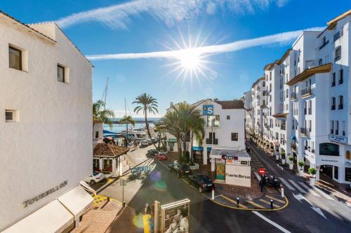Bright Elegant 3BDR Apartment in Puerto Banus - Tap to explore photos