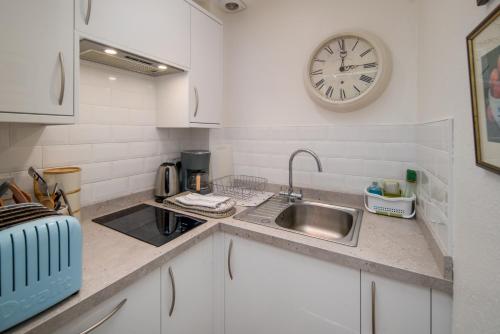 3 Bed apartment Central Cowes, free parking and ferry voucher in Cowes Medina