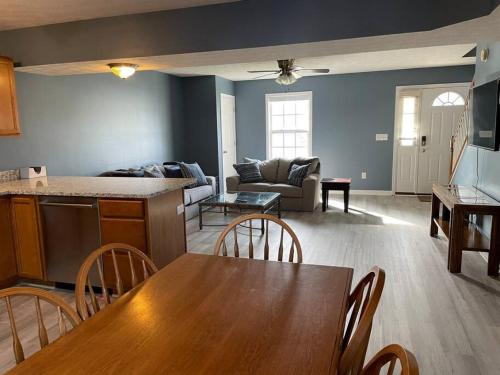 Luxury Townhome 1 Remodeled February 2021 in Bloomington, USA