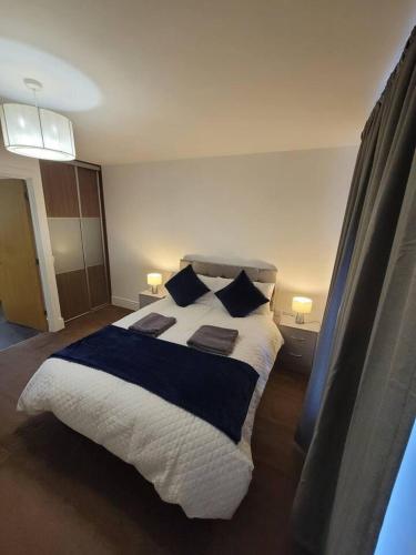 Spacious 3 bed Sleeps 5 and free parking gîte à louer Fenny Stratford