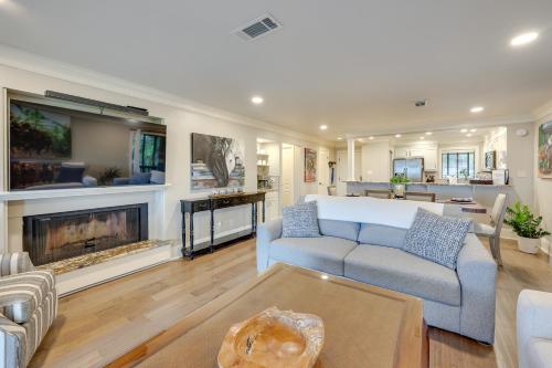 Luxury Lakefront Hot Springs Condo with Pools! in Hot Springs, USA