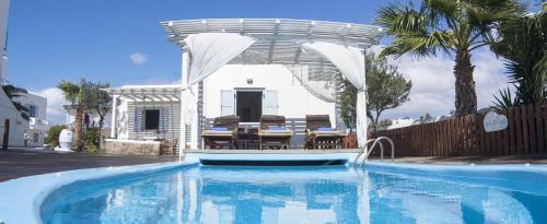 2 bedrooms, 4 beds