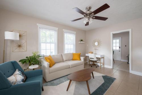 1 Mile to UF & 5 Min Walk Downtown Pet Friendly in Gainesville, USA