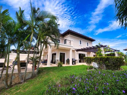 Buitenkant, Luxury Villa In Prestigious Pristine Bay, Home Of The Black Pearl Golf Course in Pristine Bay