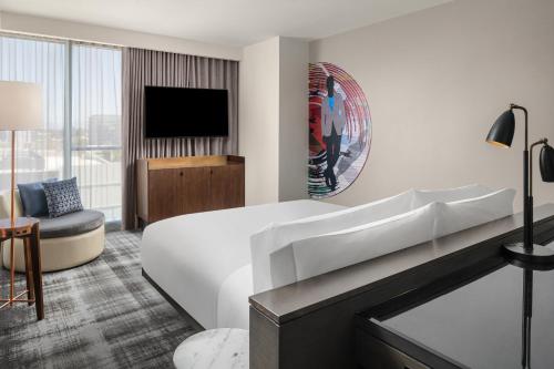 Standard King Room with Oldtown View