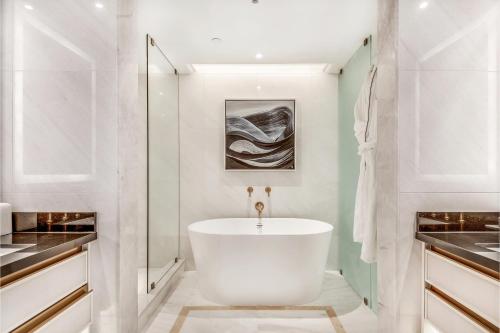 AZUR Legacy Collection Hotel - Vancouver