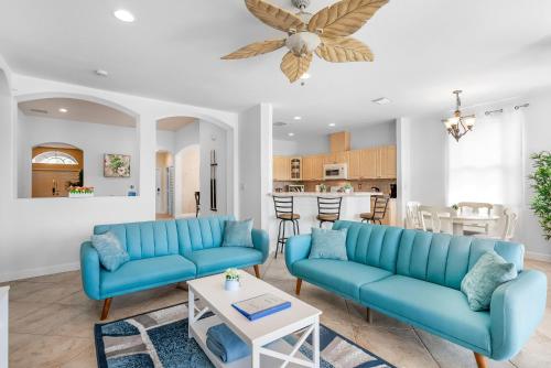 Miami Villa Lake View Retreat in Tamiami, USA
