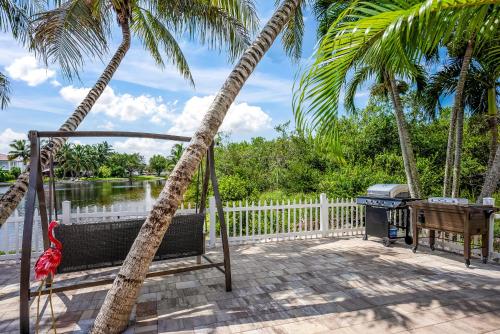 Miami Villa Lake View Retreat in Tamiami, USA