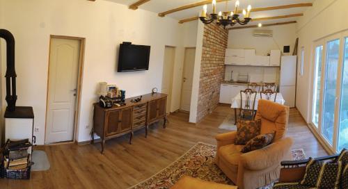 Vila Sreten, Tenis i basket kuća (Vila Sreten, Tenis i basket kuca) in โกริช