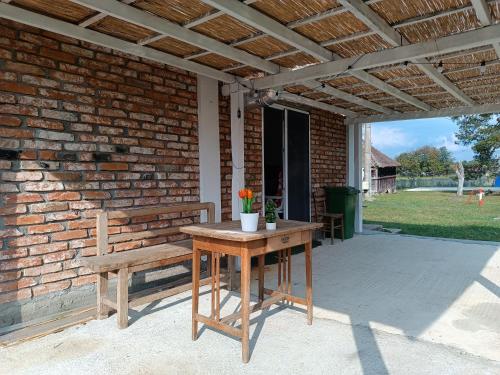 Vila Sreten, Tenis i basket kuća (Vila Sreten, Tenis i basket kuca) in โกริช