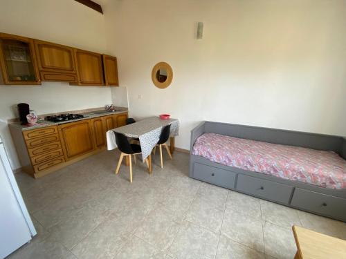 1 queen bed, 1 sofa bed