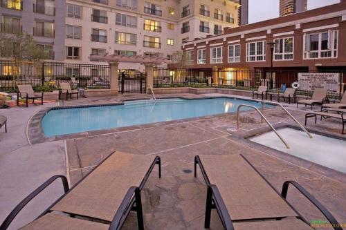 28 NIGHT MINIMUM in the Gaslamp Quarter by Petco Park, pool, jacuzzi, dogs ok in San Diego, USA