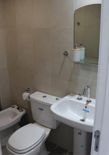 Bathroom, Departamento contemporaneo para pareja o viajeros in Barrio Alto Padilla
