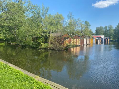 Alrededores, Stilvolle Ferienwohnung in historischer Stadtvilla in Neubrandenburg