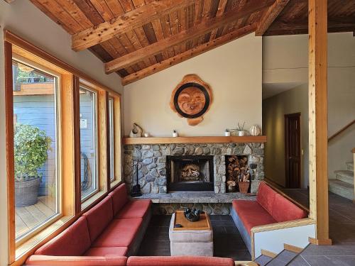 Snug Harbour Inn in Ucluelet, Canada