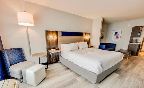 King Room - Mobility Access/Hearing Accessible