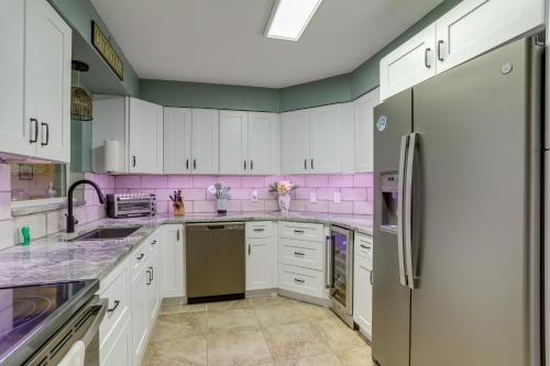 St Petersburg Home with Yard and Grill 2 Mi to Beach! in Redington Shores, USA