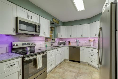 St Petersburg Home with Yard and Grill 2 Mi to Beach! in Redington Shores, USA
