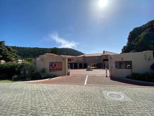 Battery Inverter, well-equipped home,24hr security - Tap to explore photos