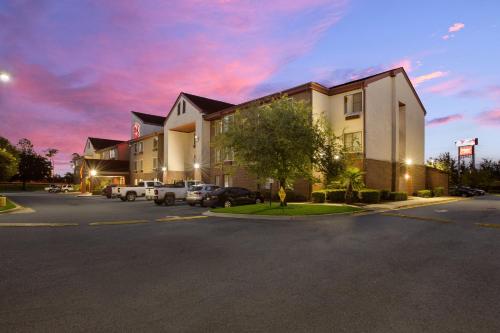 Red Roof Inn & Suites Savannah Airport