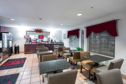 Red Roof Inn & Suites Savannah Airport