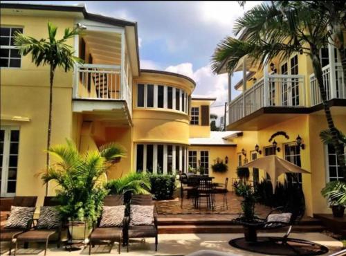Lauderdale French Castilla Beach House in Fort Lauderdale, USA
