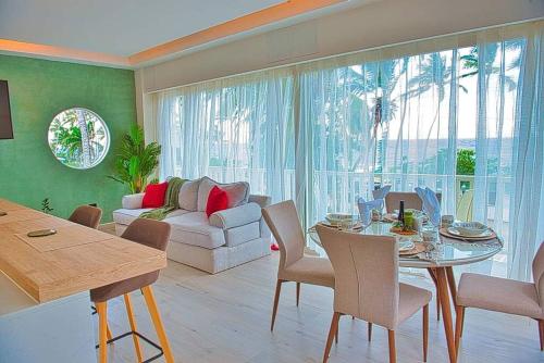 Marina Bay: luxe en bord de mer in Pueblo de los Pescadores