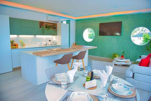 Marina Bay: luxe en bord de mer in Pueblo de los Pescadores