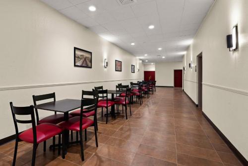 Red Roof Inn Norwich - image 5