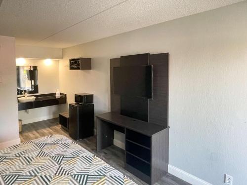 Motel 6-Memphis TN - Downtown - image 3