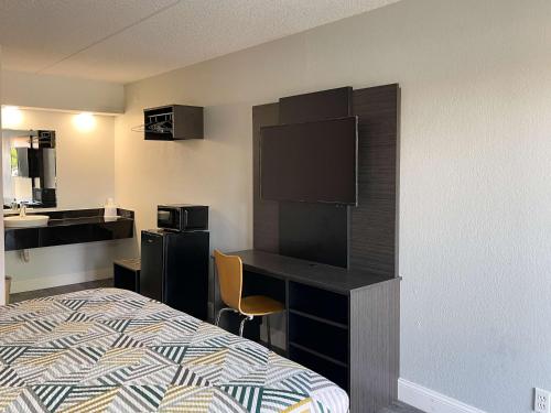 King Room image 2