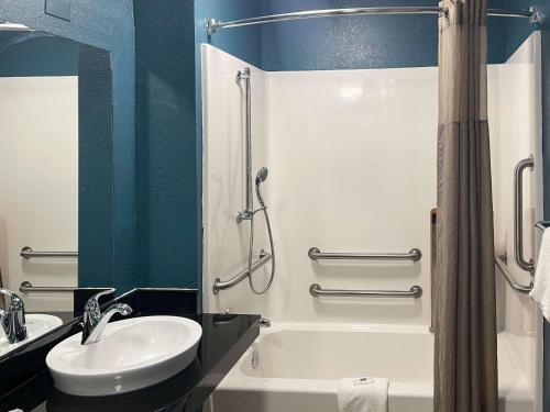 King Room image 4