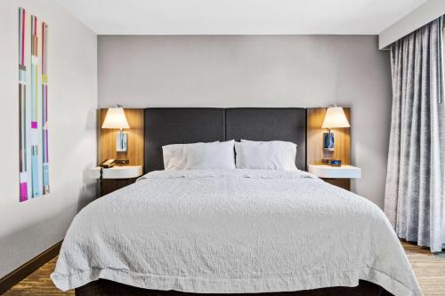 King Studio Suite with Sofa Bed - Non-Smoking image 4