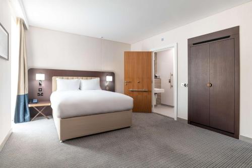 1 queen bed